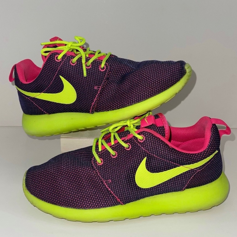 Pre-Owned Nike Roshe Run Neon Shoes Running Casual Bright Size 8 511882-678